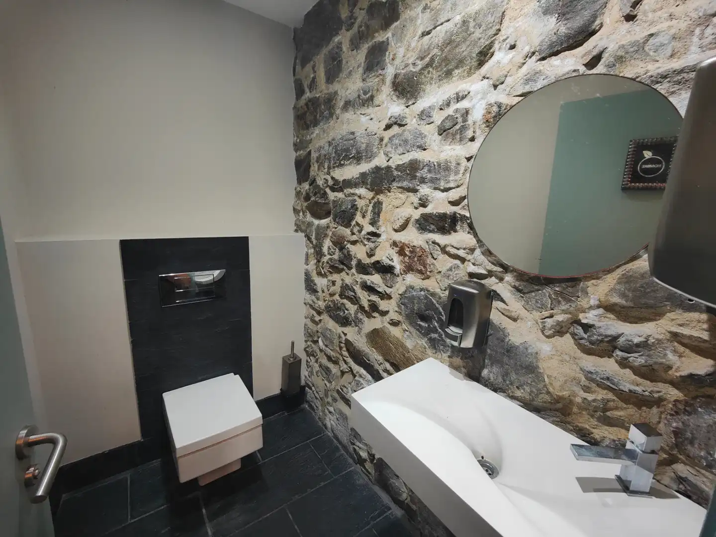 Bathroom of Commercial properties for rent in Vigo   with Air Conditioner
