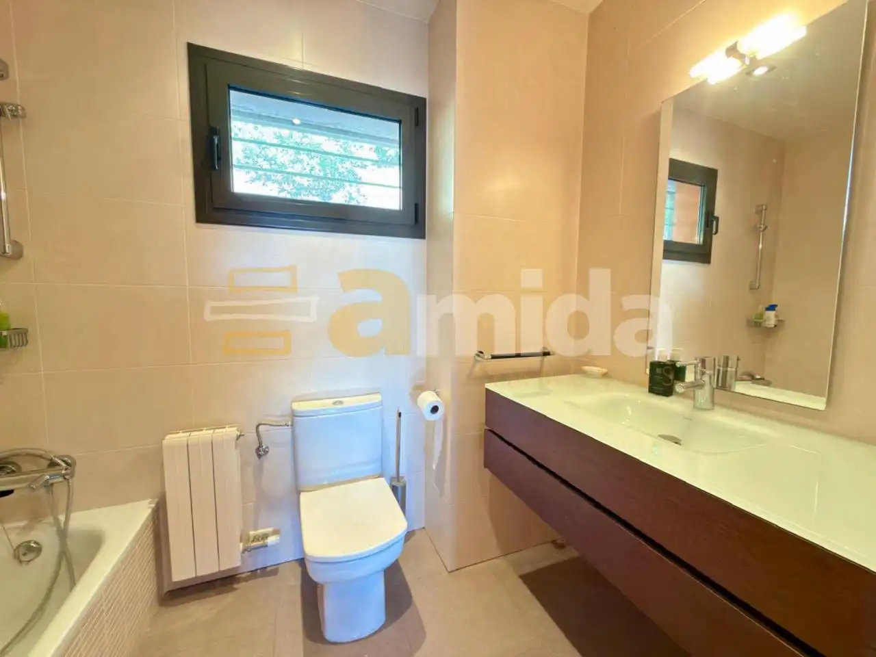 Bathroom of Houses for sale in Terrassa  with Heating, Private garden and Parquet flooring