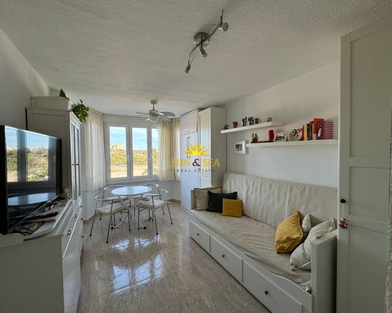Study to rent in Mil Palmeras