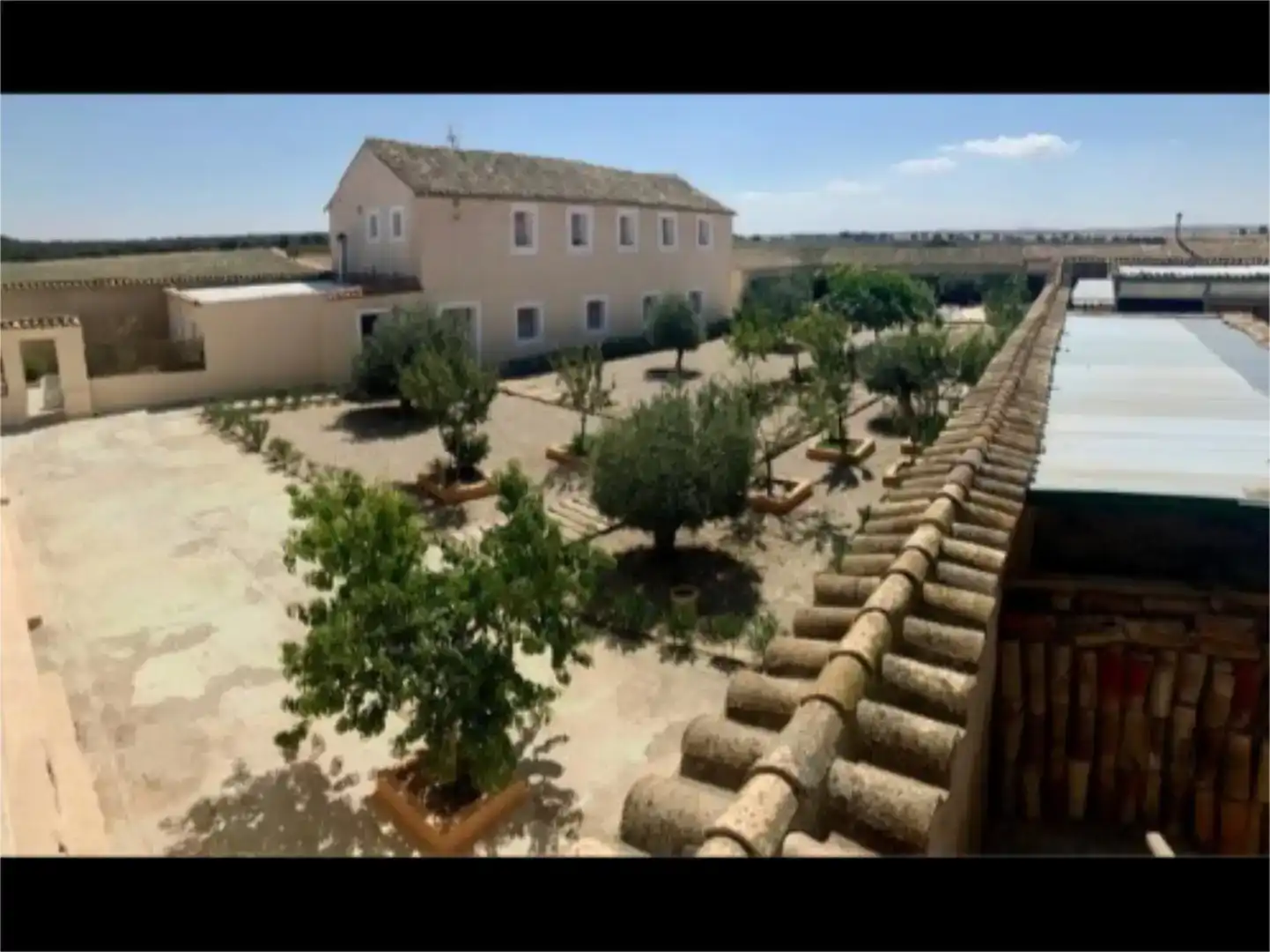 Vista exterior de Finca rústica en venda en Munera amb Jardí privat, Piscina i Moblat