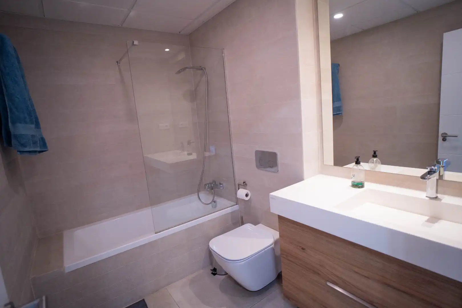 Bathroom of Attic for sale in Torremolinos  with Air Conditioner, Terrace and Storage room