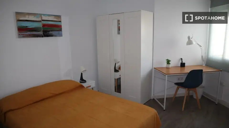 Habitación de Piso de alquiler en Sevilla con Aire acondicionado, Calefacción y Amueblado