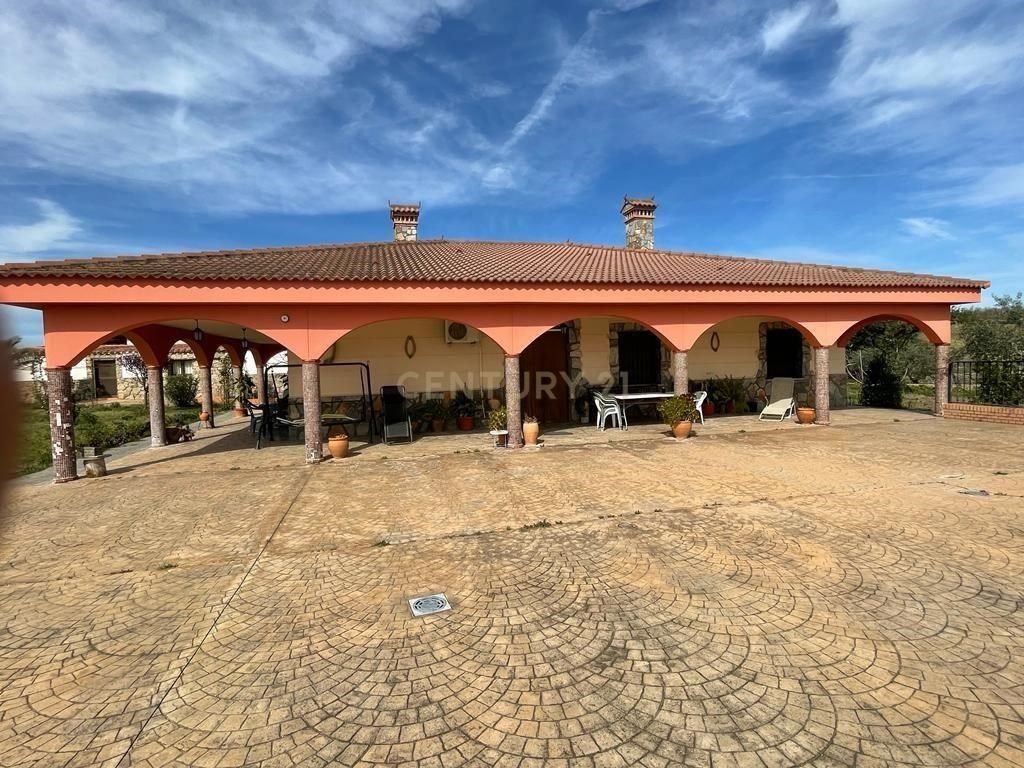Vista exterior de Casa o xalet en venda en Torrejoncillo amb Aire condicionat i Moblat