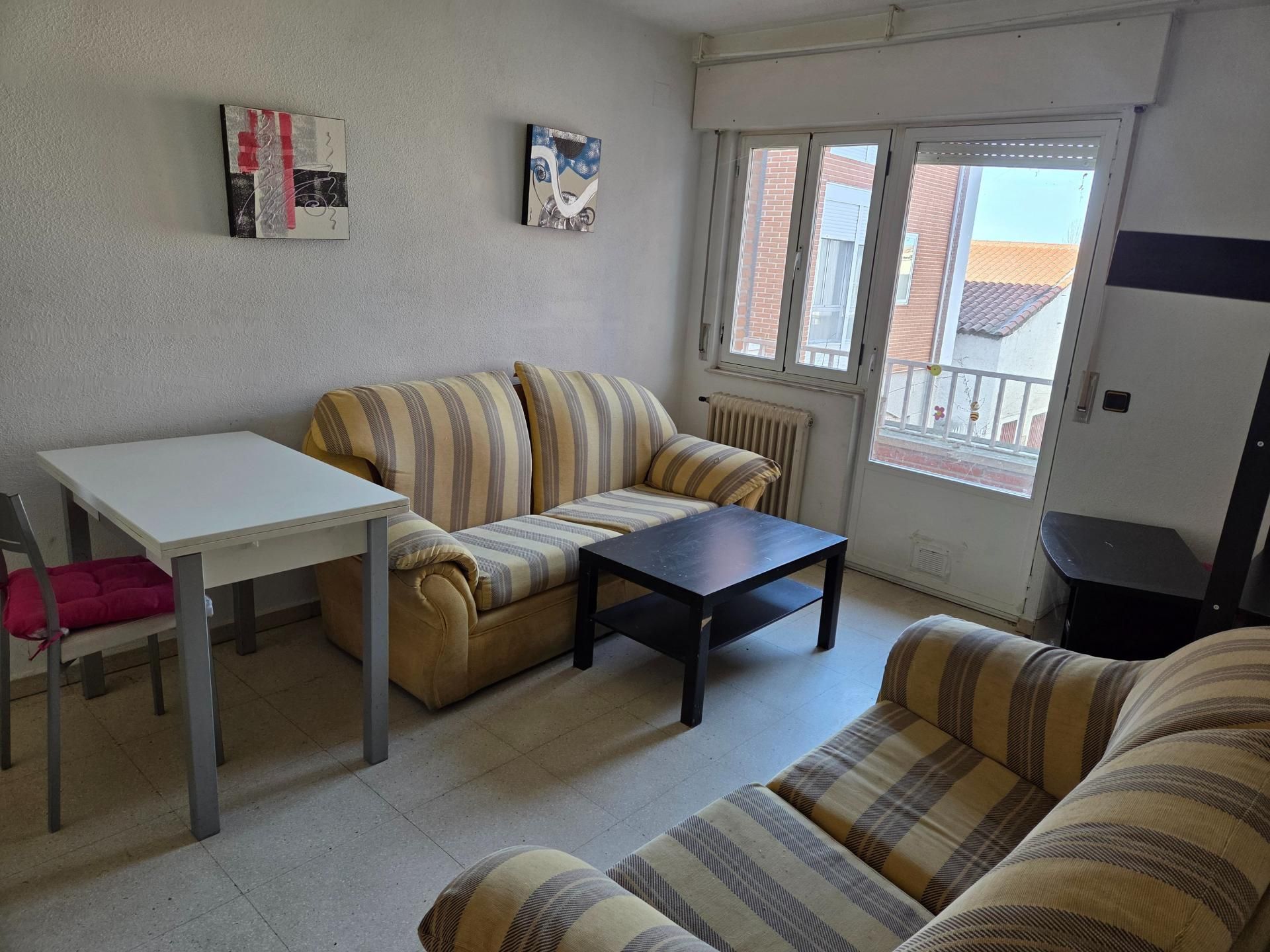 Sala d'estar de Pis en venda en Calzada de Valdunciel amb Calefacció