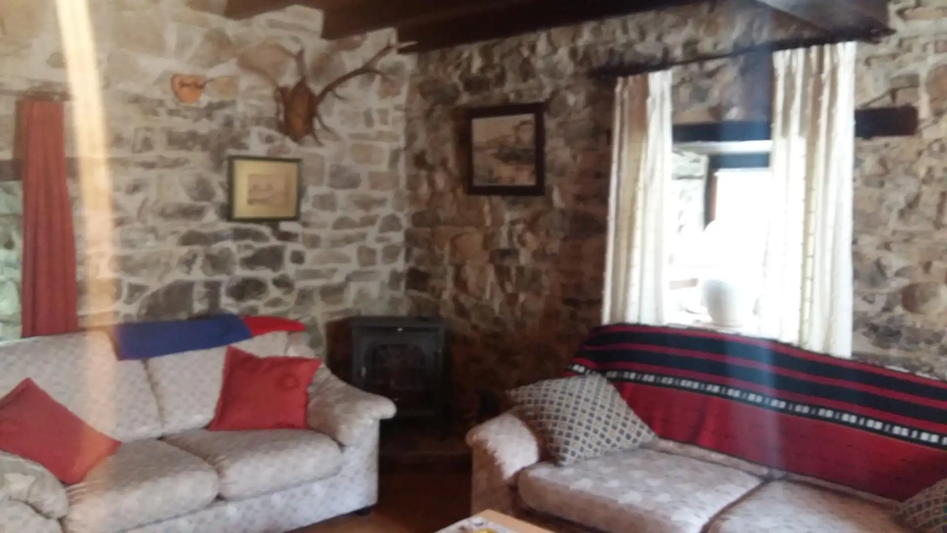Sala d'estar de Casa o xalet en venda en Pesaguero amb Calefacció, Terrassa i Moblat