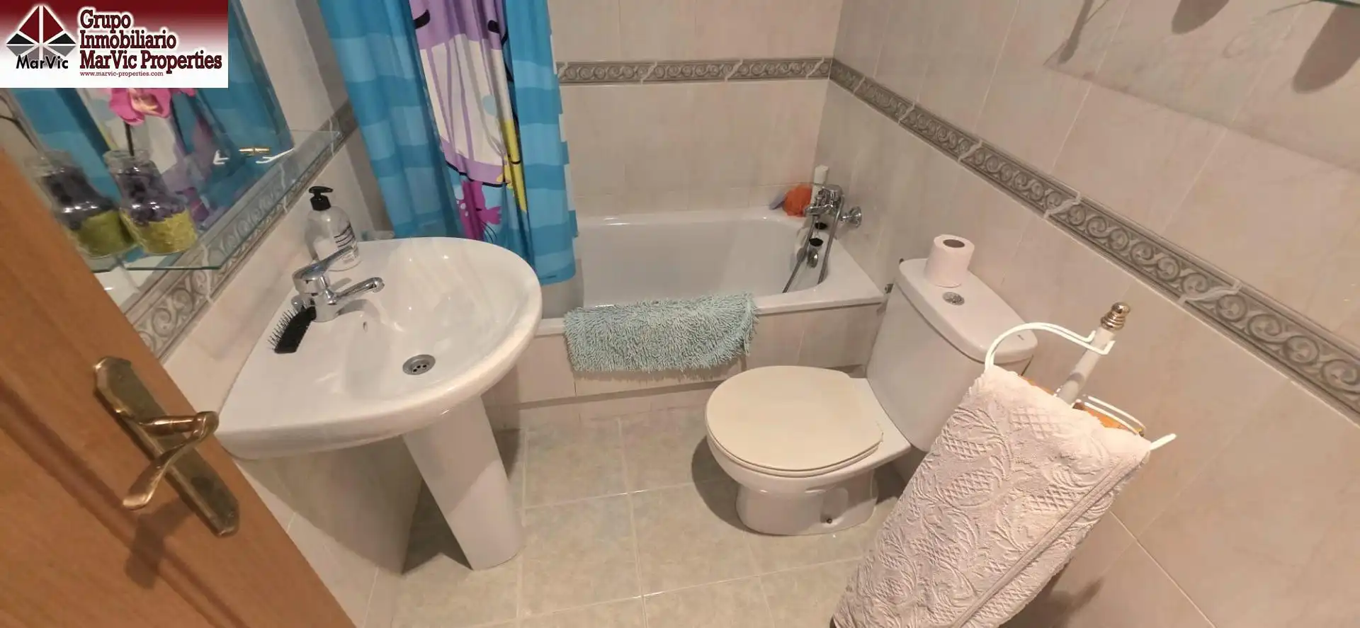 Bathroom of Flat for sale in Benidorm  with Terrace and Community pool