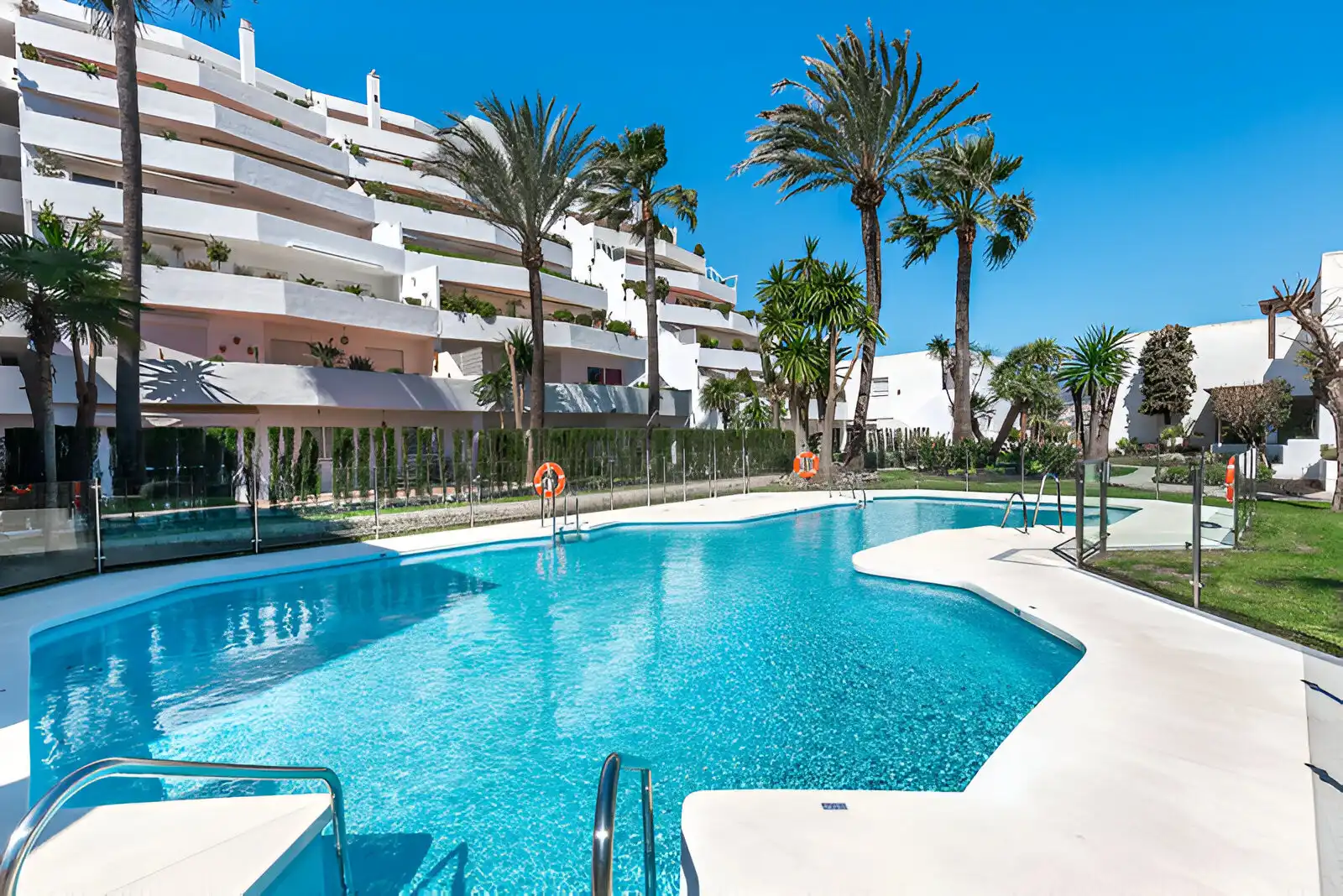 Apartament amb terrassa en venda a Nueva Andalucía