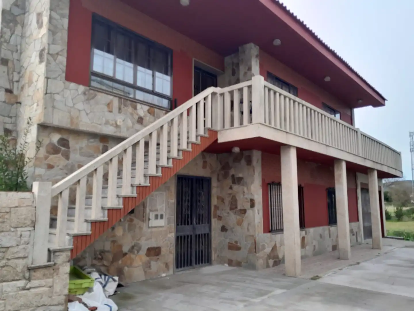 Vista exterior de Casa o xalet en venda en Ribeira amb Calefacció, Jardí privat i Parquet