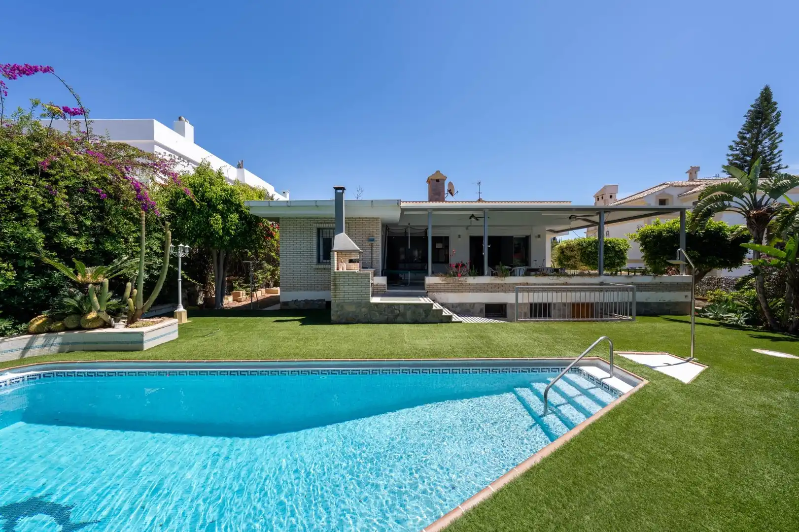 Piscina de Casa o chalet en venta en Roquetas de Mar con Aire acondicionado, Jardín privado y Parquet