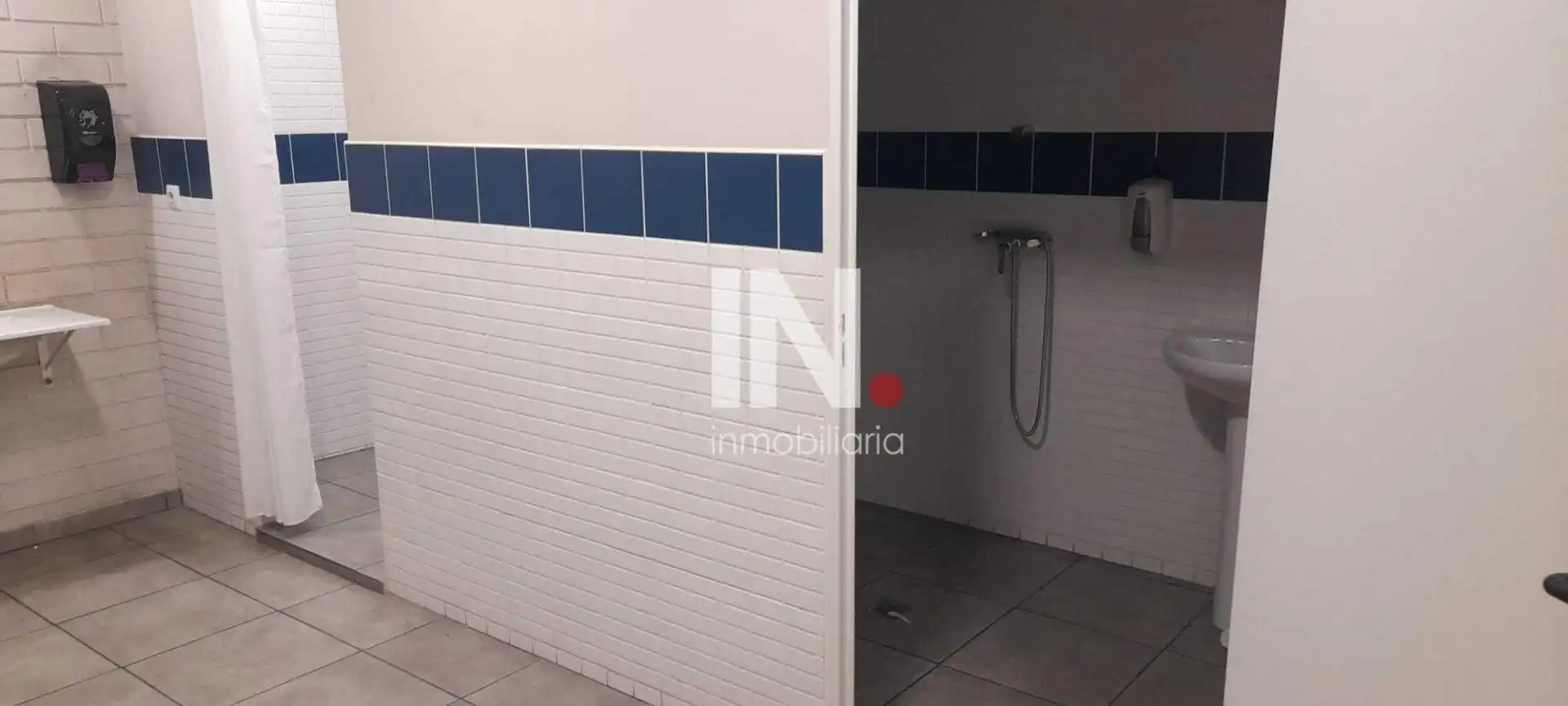 Badezimmer von Fabrikhallen zur Miete in Torrefarrera