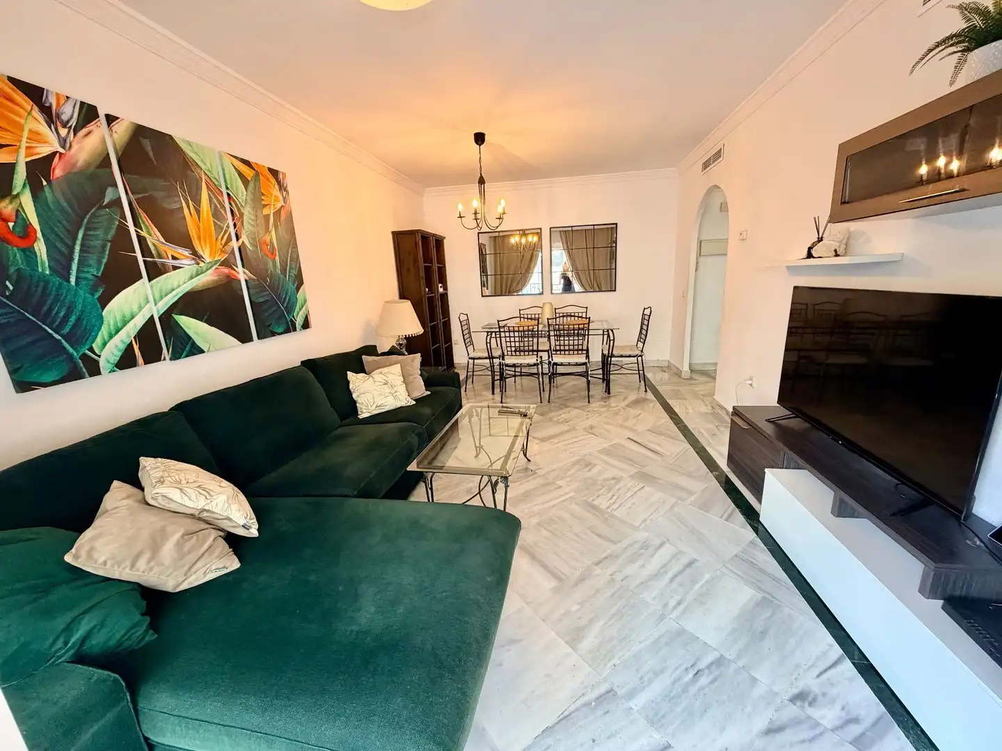 Sala d'estar de Apartament de lloguer en Marbella amb Aire condicionat, Moblat i Piscina comunitària