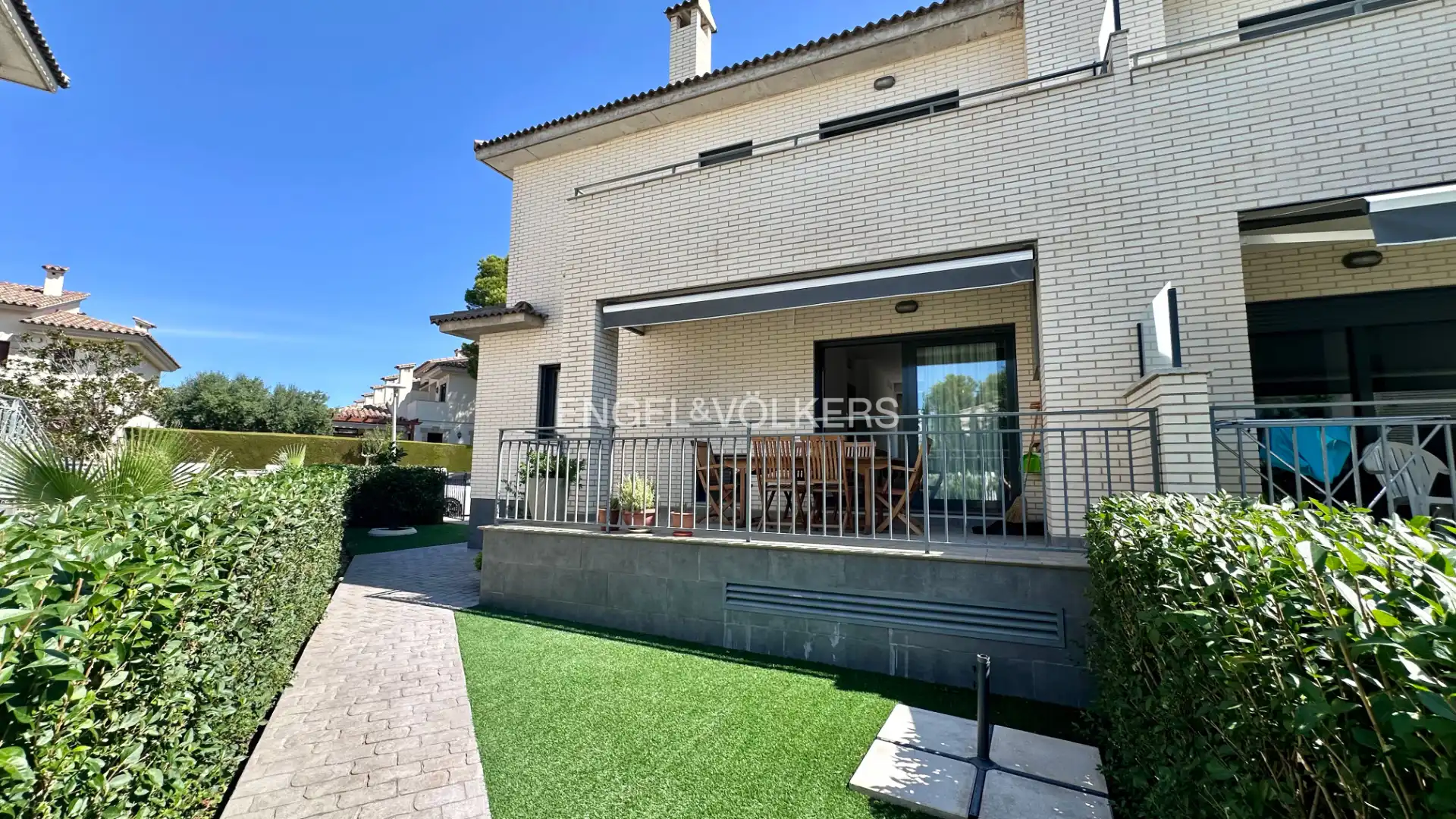 Doppelhaushälfte mit Pool zum Verkauf in Carrer de la Magnòlia 37, imagen 4