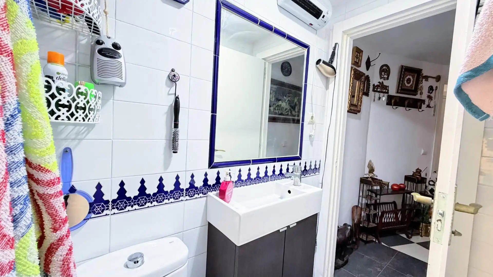 Badezimmer von Wohnung zum Verkauf in Torremolinos mit Klimaanlage, Heizung und Privatgarten