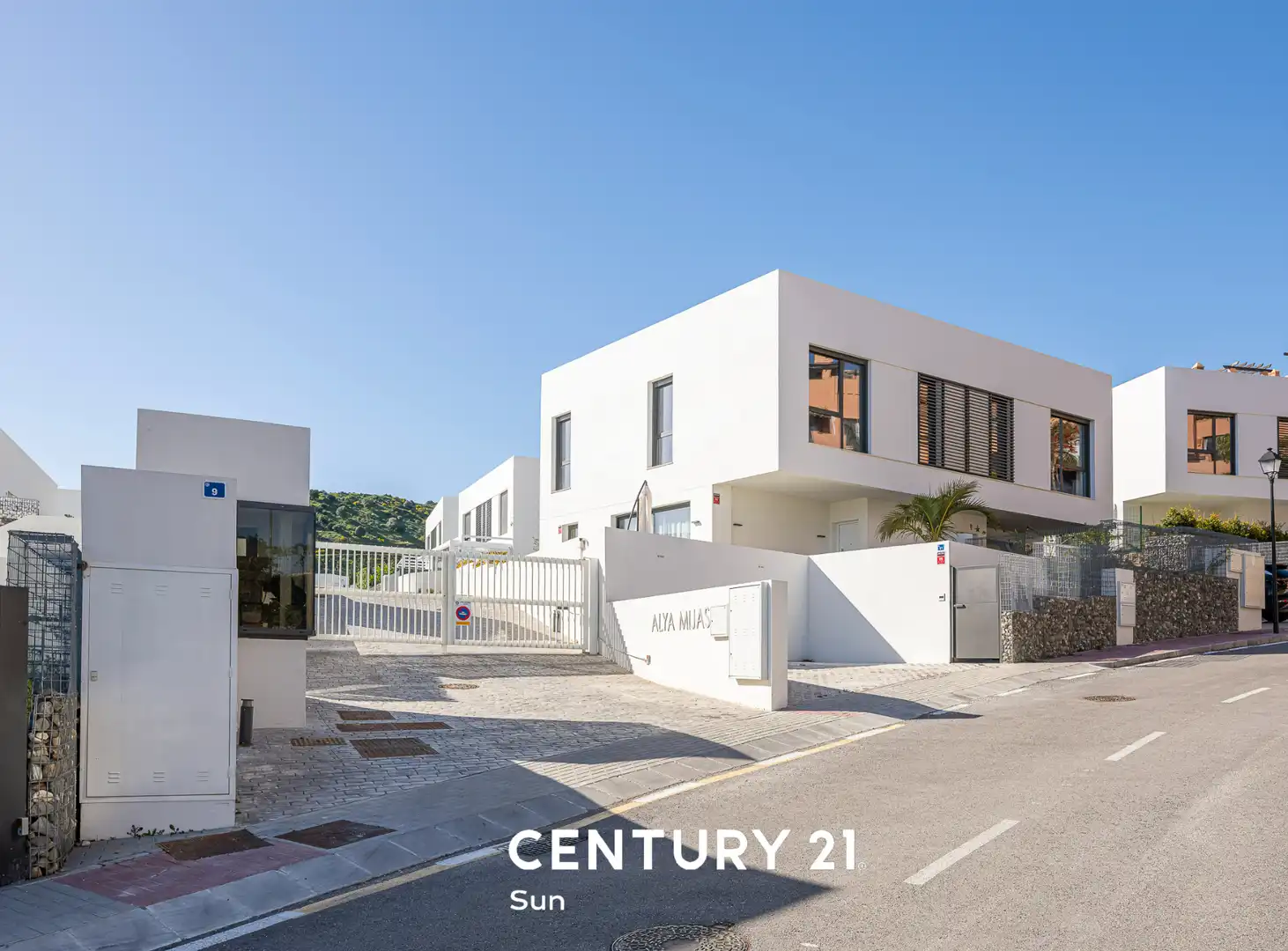 Vista exterior de Casa adosada en venta en Mijas con Aire acondicionado, Calefacción y Jardín privado