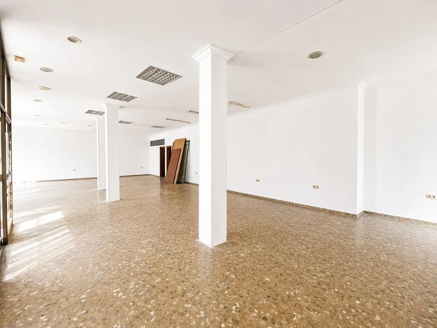 Gewerbefläche zum Verkauf in Calle ESPELETE