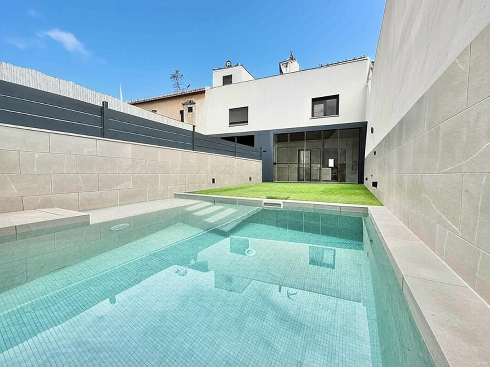 Swimming pool of Single-family semi-detached for sale in  Palma de Mallorca  with Air Conditioner, Heating and Private garden