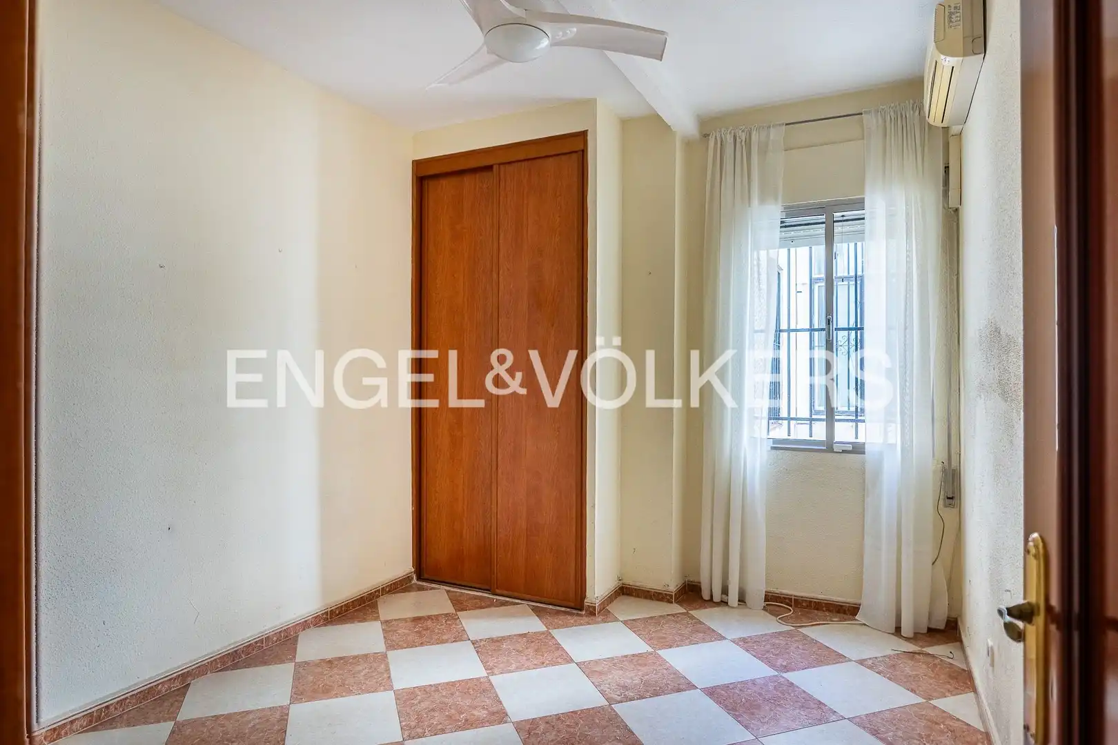 Flat for sale in Sevilla  with Heating, Terrace and Storage room