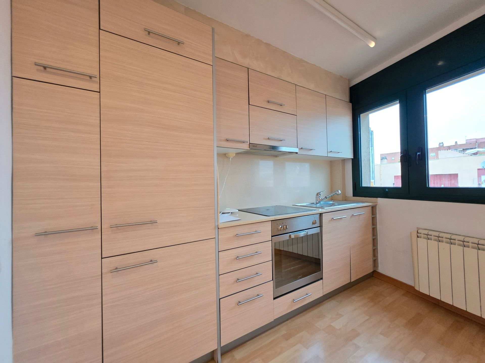 Cuina de Pis de lloguer en Sant Andreu de la Barca amb Calefacció, Parquet i Forn