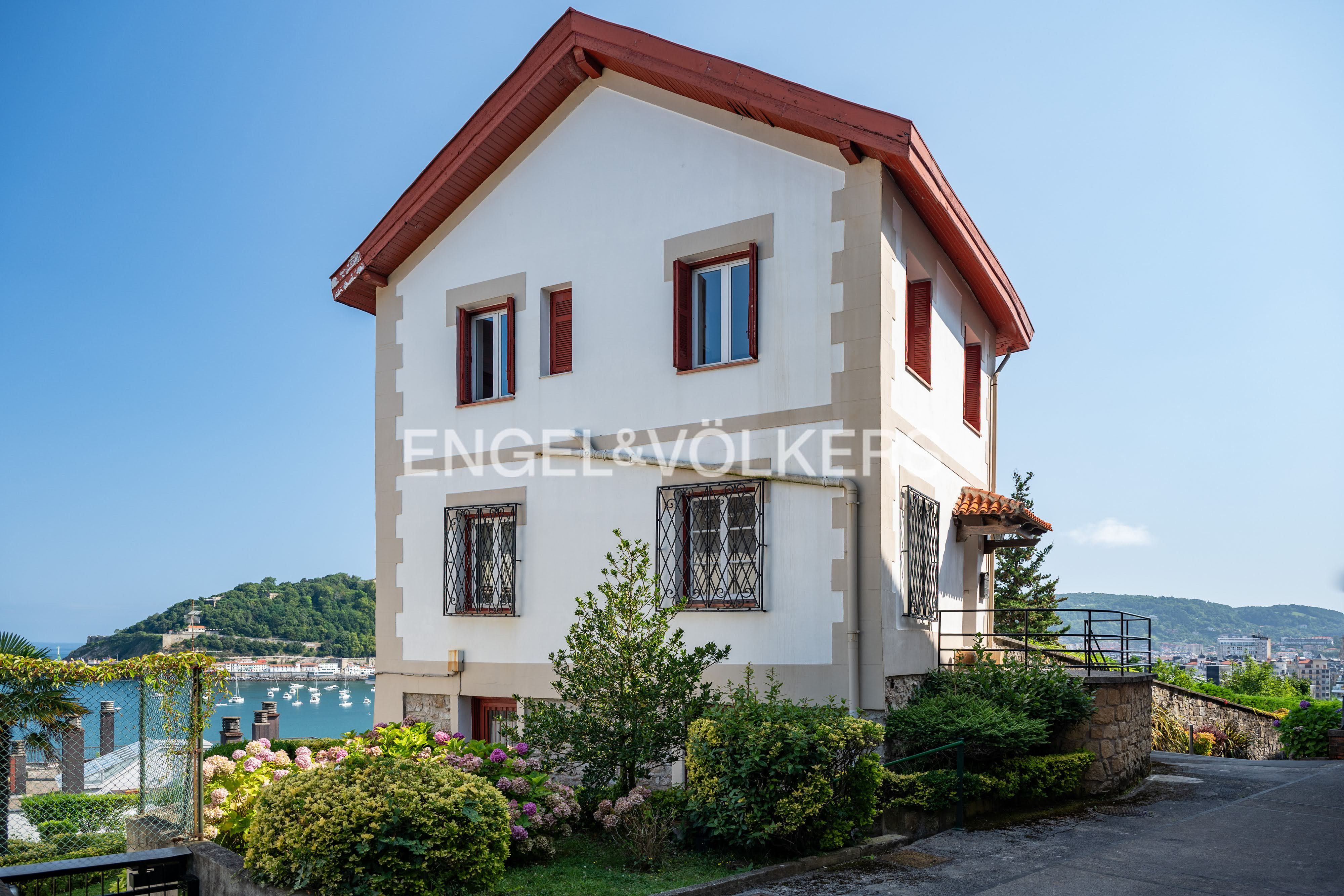 Exterior view of Country house for sale in Donostia - San Sebastián   with Heating, Terrace and Storage room