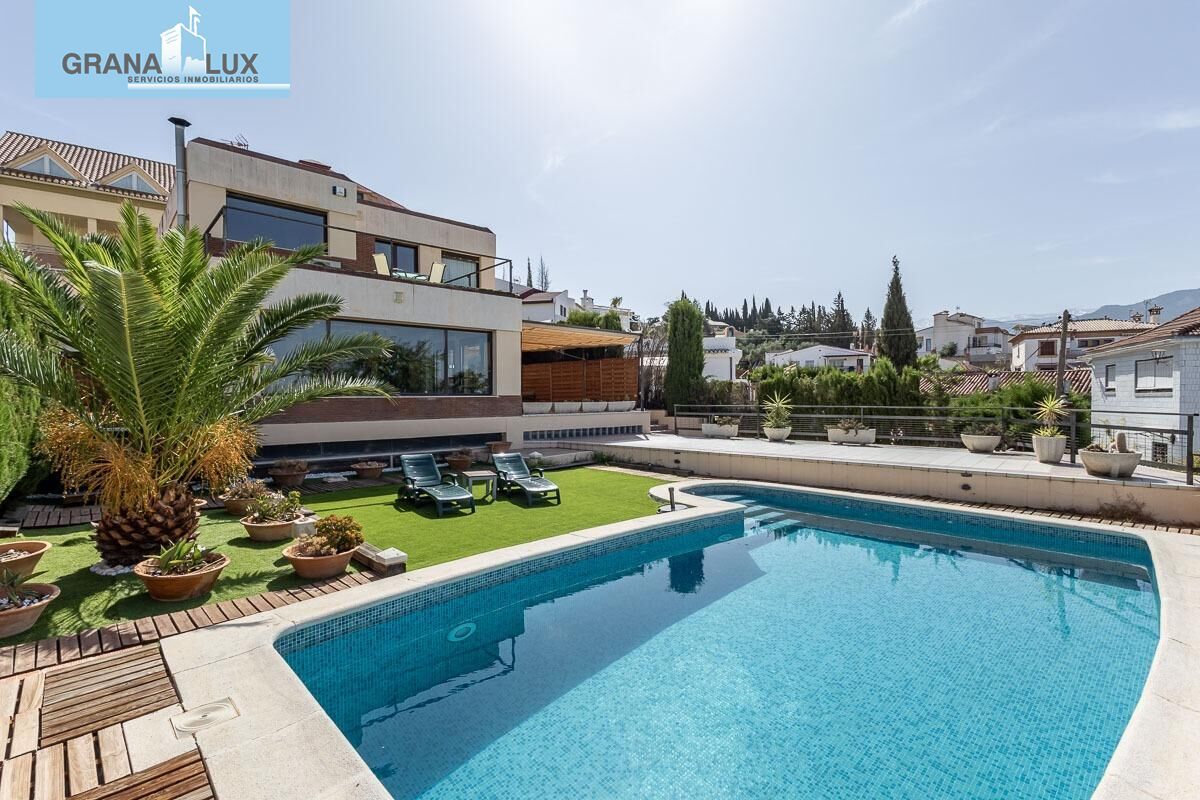 Piscina de Casa o chalet en venta en Huétor Vega con Aire acondicionado, Calefacción y Jardín privado