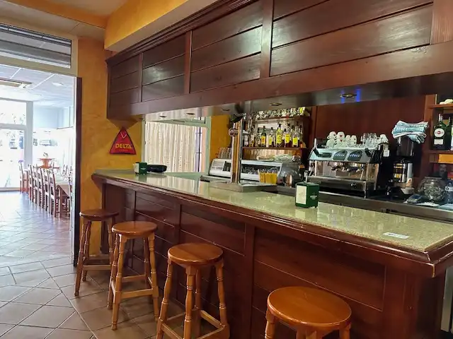 Local comercial en traspaso en Avenida Países Escandinavos 11, imagen 7