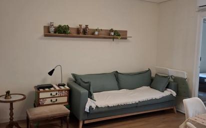 Sala d'estar de Apartament de lloguer en  Valencia Capital amb Aire condicionat, Moblat i Forn