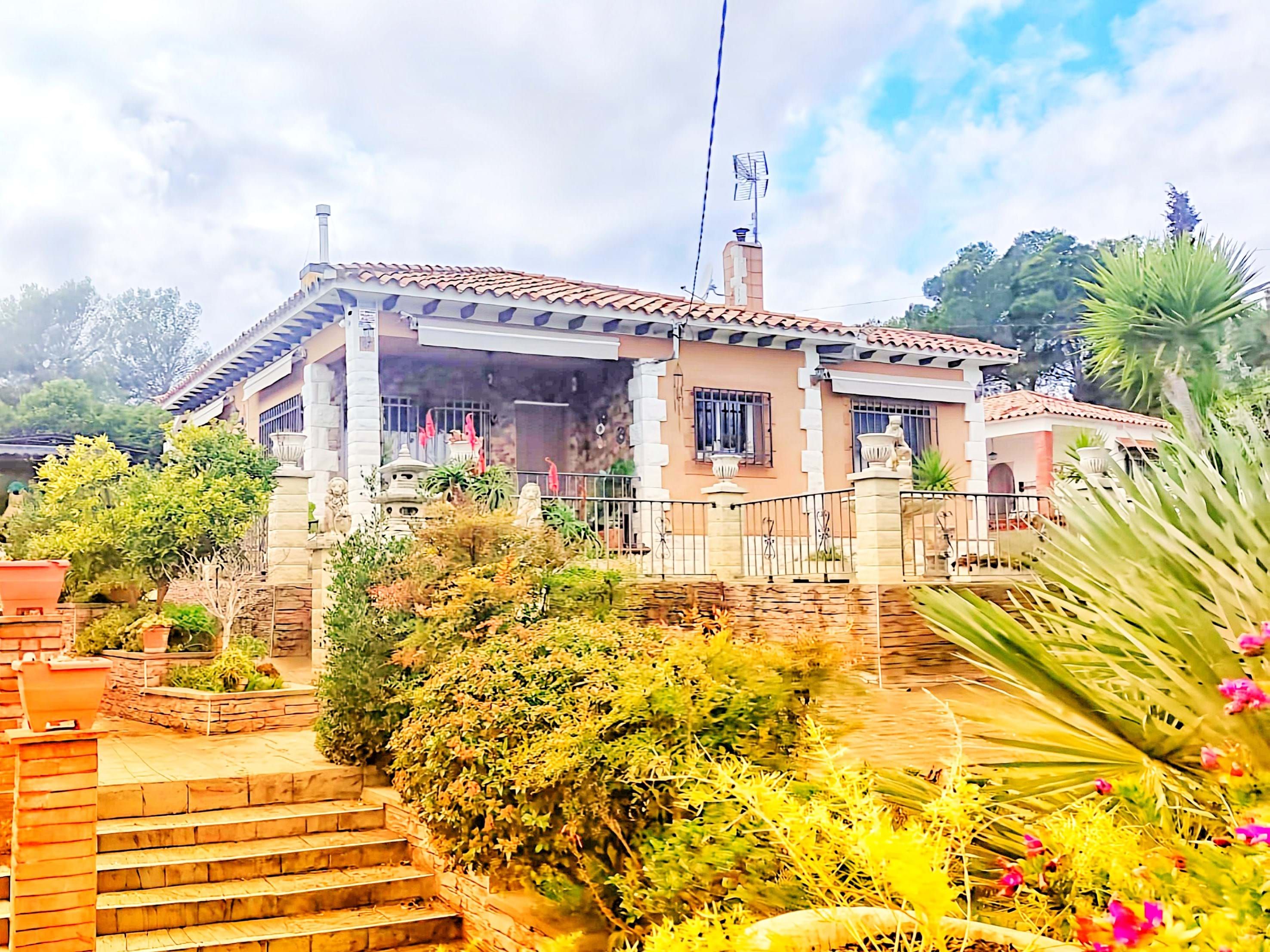 Vista exterior de Casa o xalet en venda en Font-rubí amb Terrassa