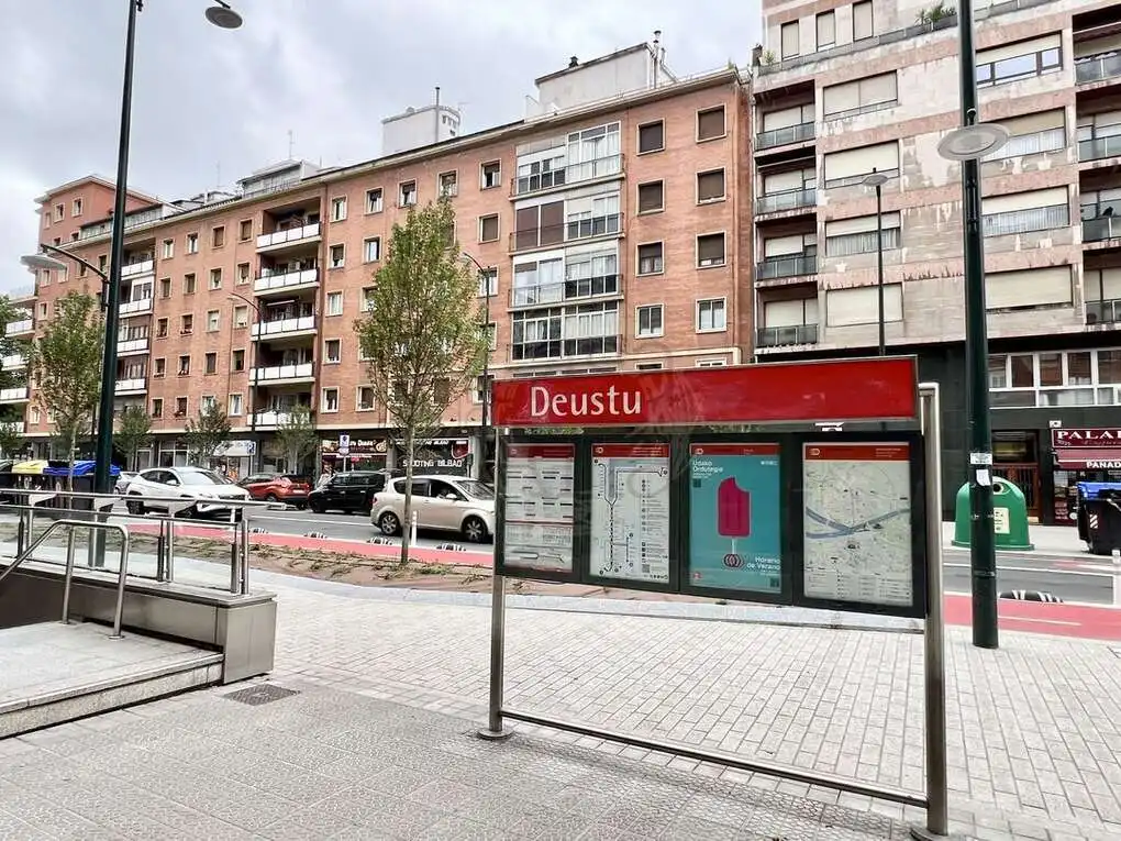 Vista exterior de Pis en venda en Bilbao  amb Calefacció i Terrassa