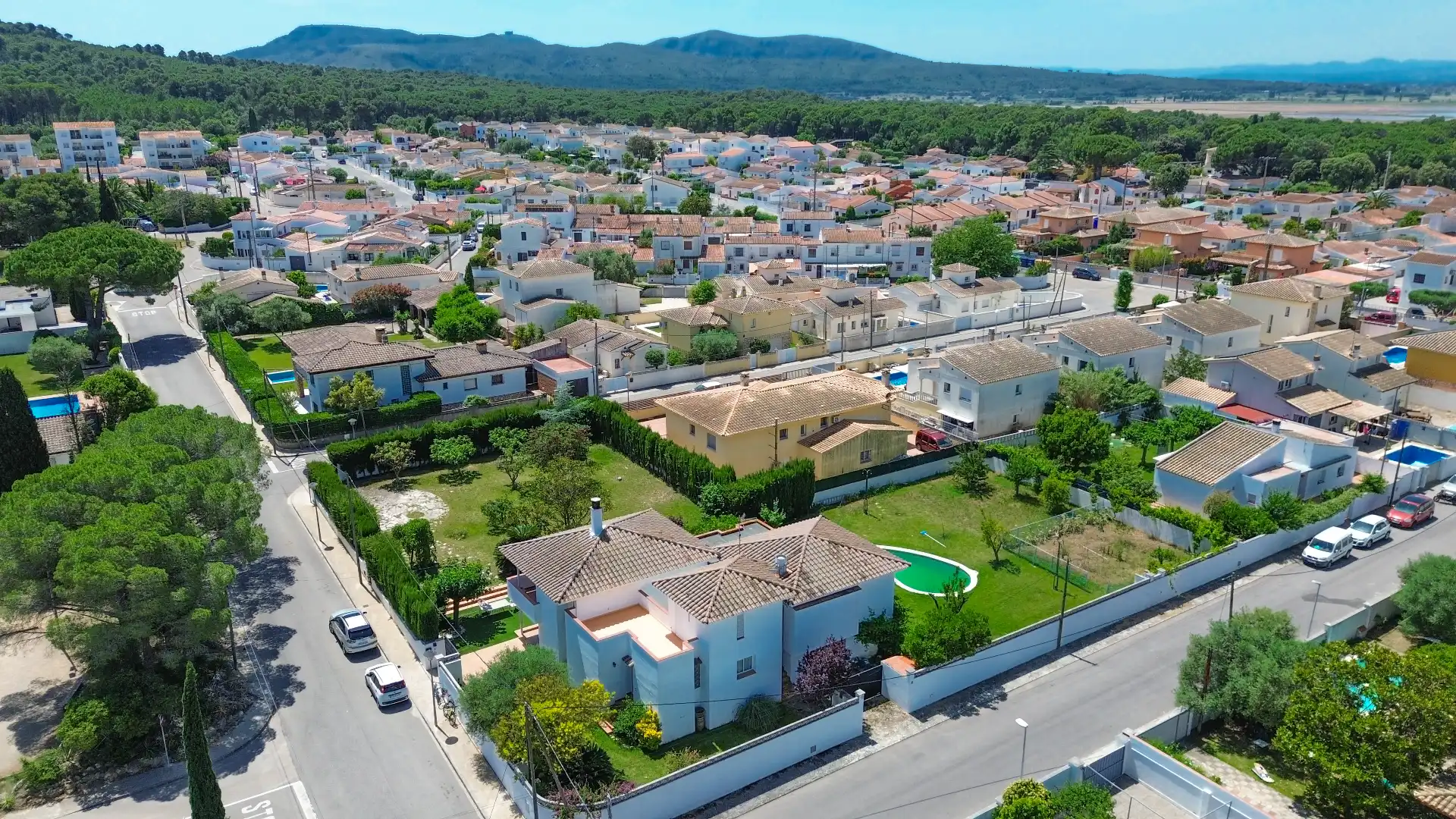 Vista exterior de Casa o xalet en venda en L'Escala amb Aire condicionat, Calefacció i Jardí privat
