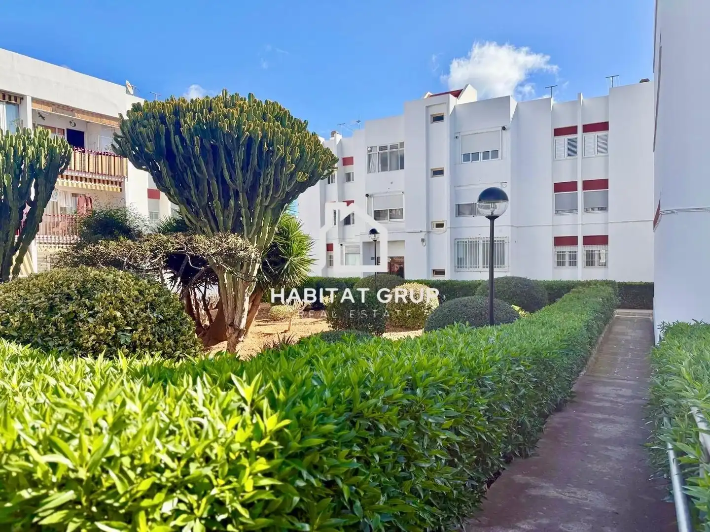 Vista exterior de Piso en venta en Santa Eulària des Riu con Aire acondicionado, Calefacción y Terraza