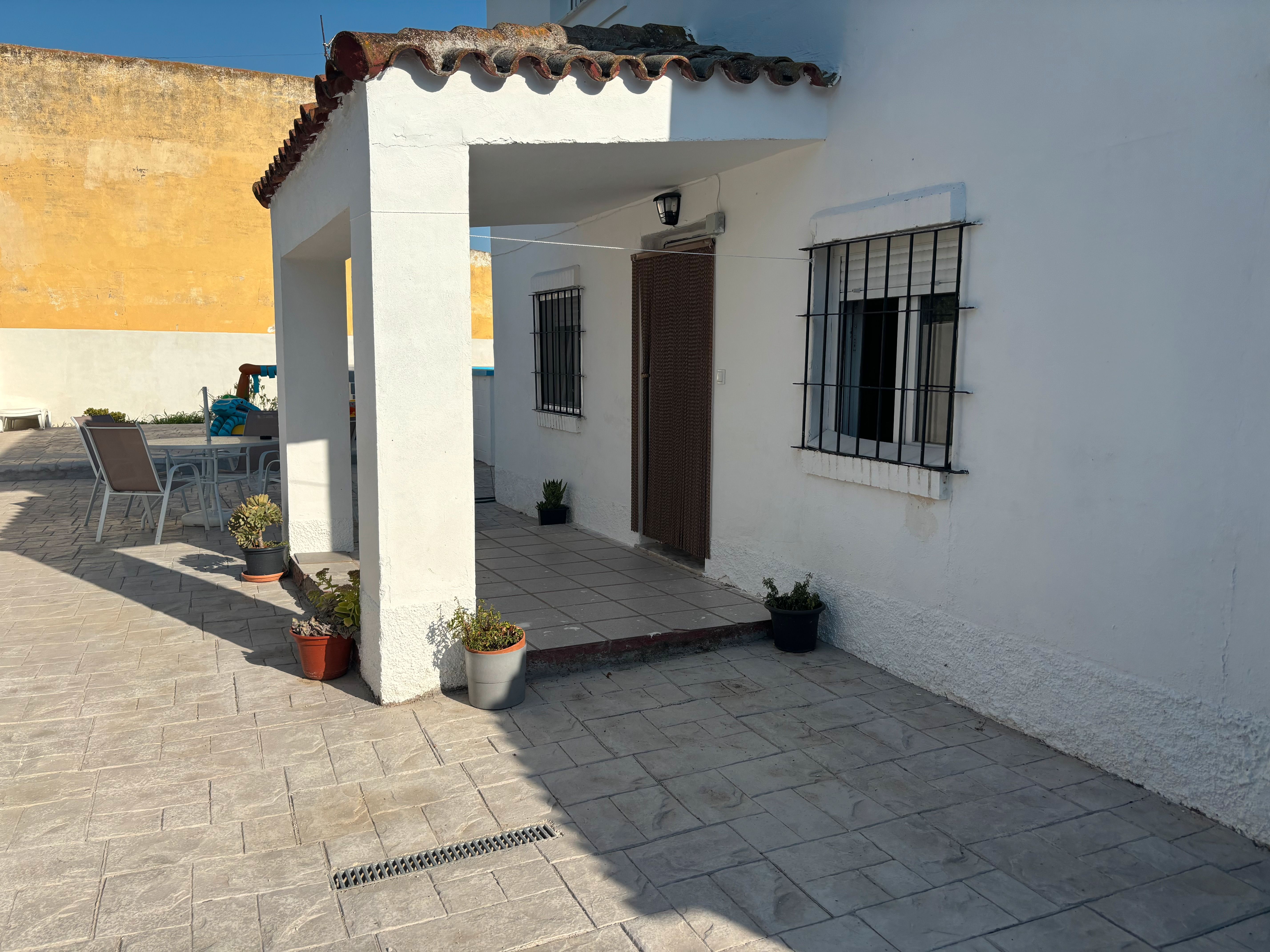 Exterior view of House or chalet for sale in El Burgo de Ebro  with Private garden, Storage room and Swimming Pool