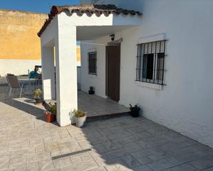 Vista exterior de Casa o xalet en venda en El Burgo de Ebro amb Jardí privat, Traster i Piscina
