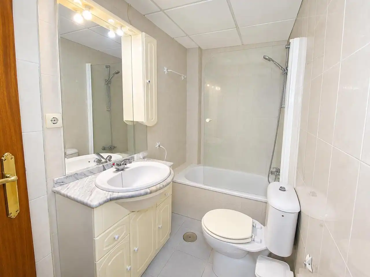 Baño de Piso en venta en Mérida con Aire acondicionado
