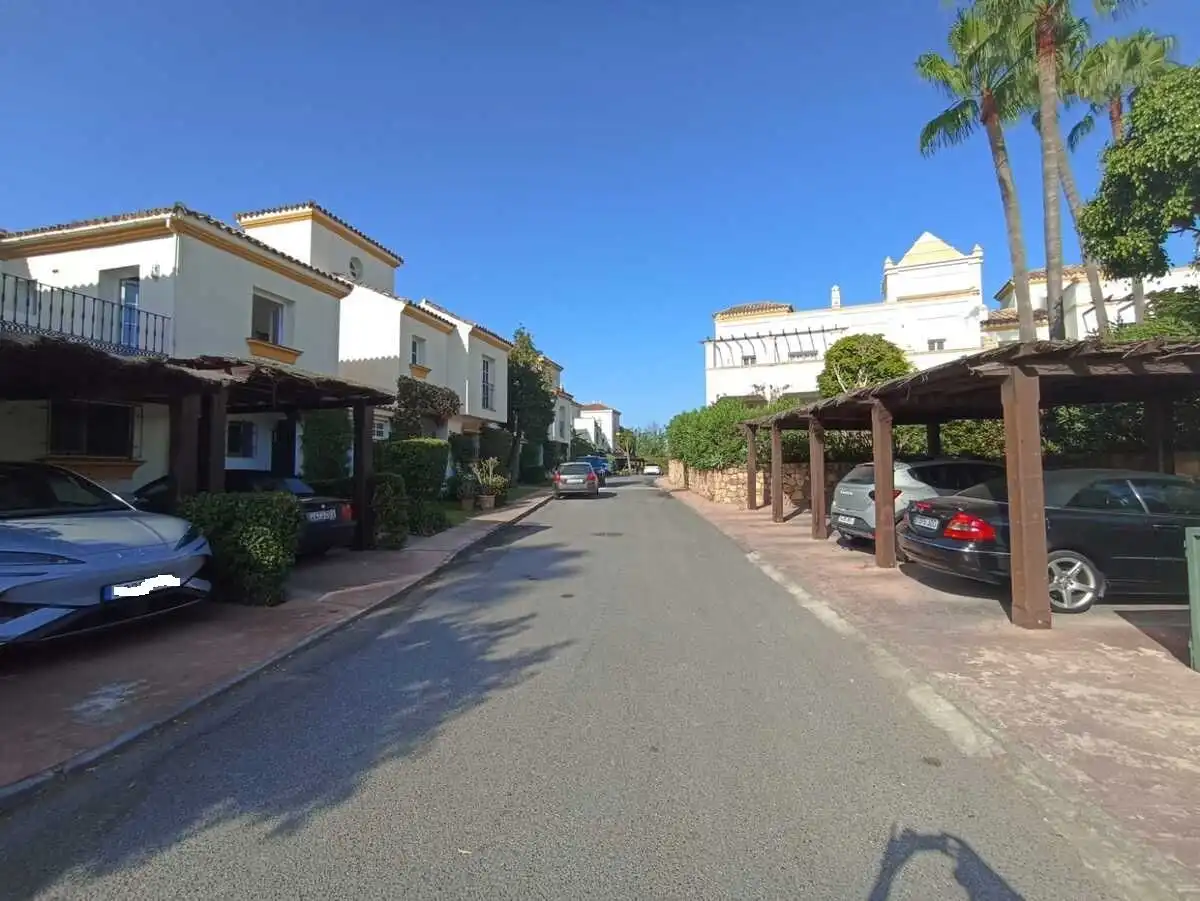 Vista exterior de Casa o chalet en venta en Estepona con Calefacción, Terraza y Trastero