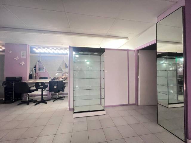 Local comercial en Alquiler en Esport en Fontajau - Sant Ponç