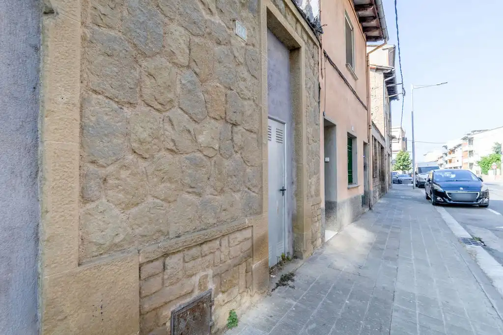 Exterior view of Office for sale in Manlleu