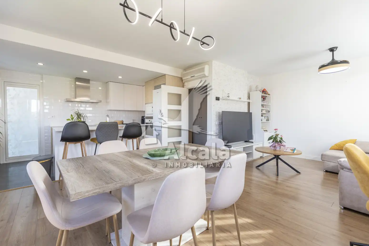 Sala de estar de Piso en venta en Alcalá de Henares con Aire acondicionado, Calefacción y Trastero
