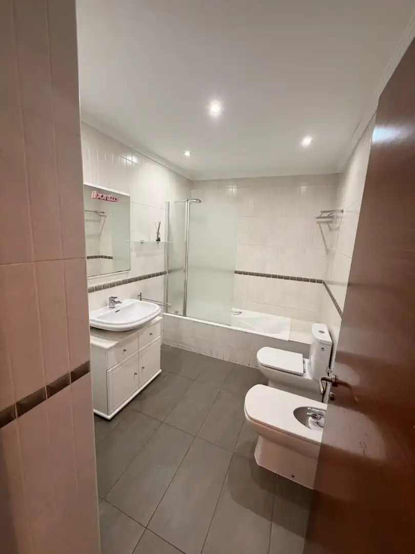 Baño de Piso en venta en Barakaldo  con Calefacción, Parquet y Amueblado