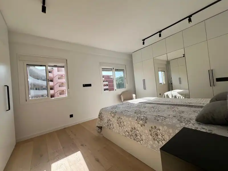 Dormitori de Apartament de lloguer en Marbella amb Aire condicionat, Terrassa i Traster