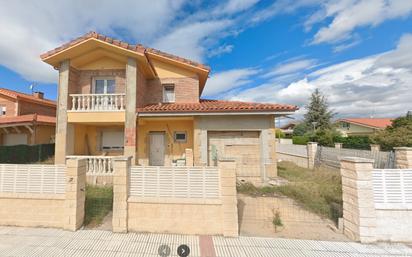 Exterior view of House or chalet for sale in Medina de Pomar  with Private garden, Parquet flooring and Terrace