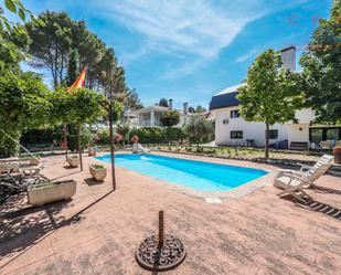 Jardí de Casa o xalet en venda en Campo Real amb Aire condicionat, Terrassa i Piscina