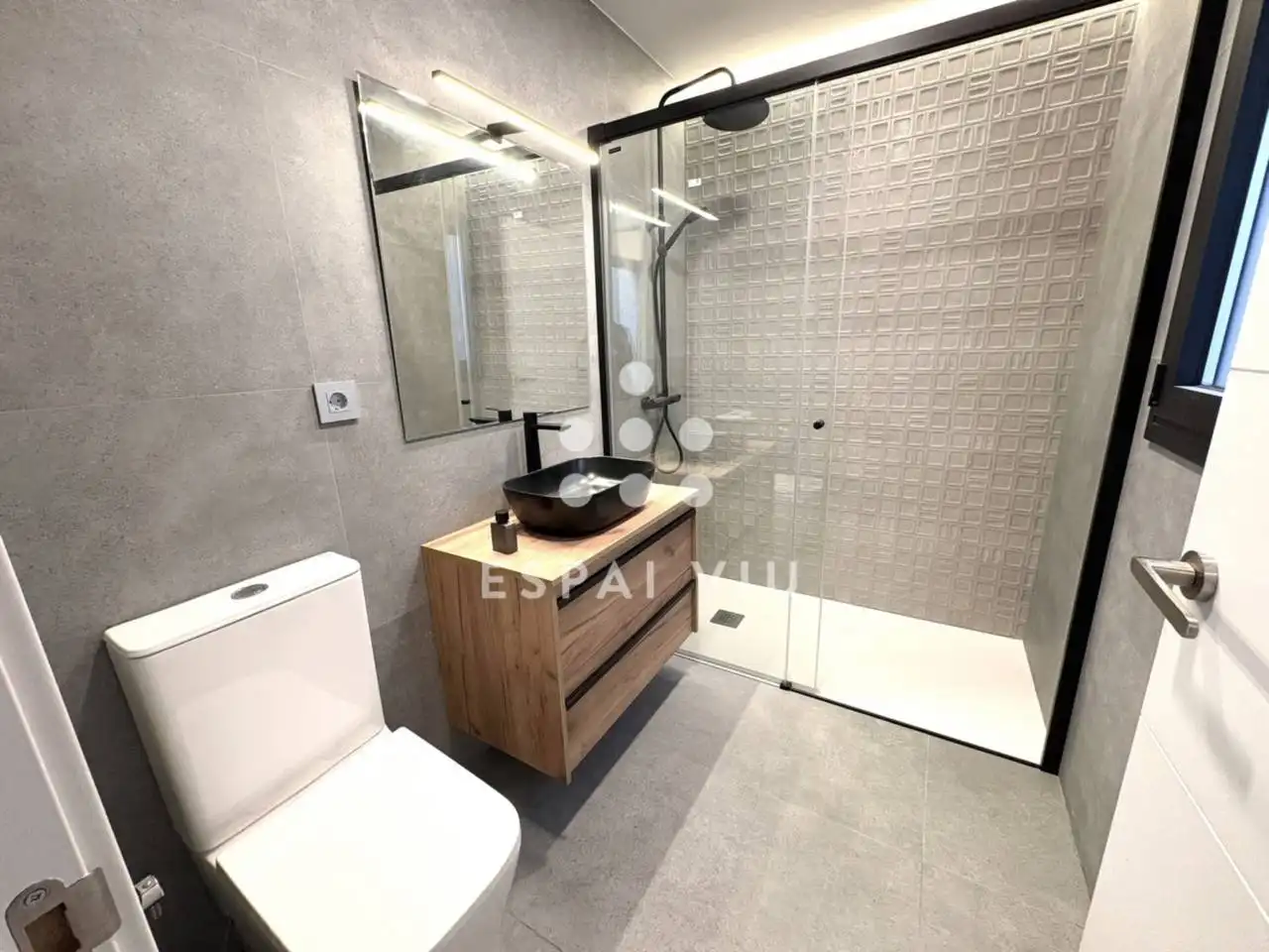 Badezimmer von Haus oder Chalet zum Verkauf in Terrassa mit Klimaanlage, Heizung und Privatgarten