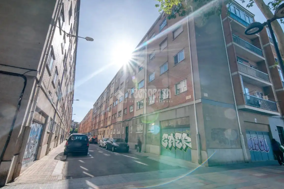 Vista exterior de Piso en venta en Salamanca Capital con Calefacción y Trastero