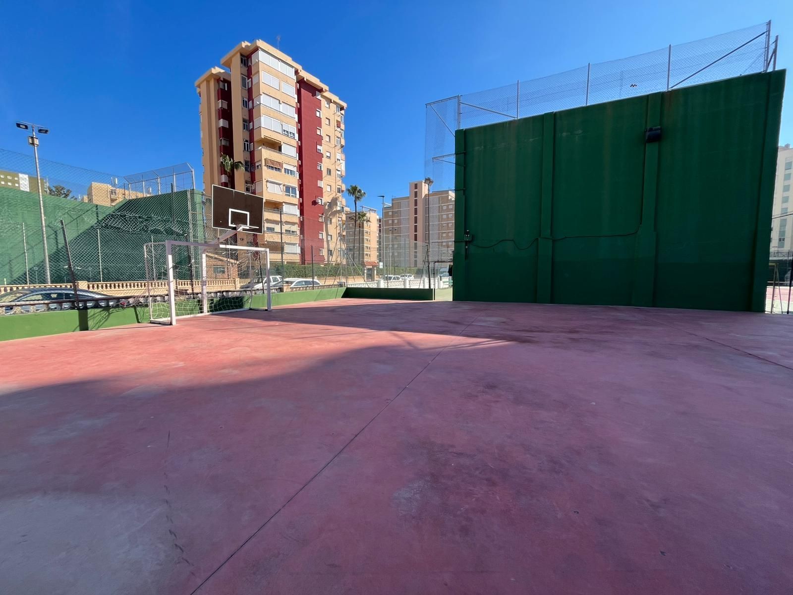 Vista exterior de Casa o chalet en venta en La Pobla de Farnals con Terraza, Amueblado y Piscina comunitaria