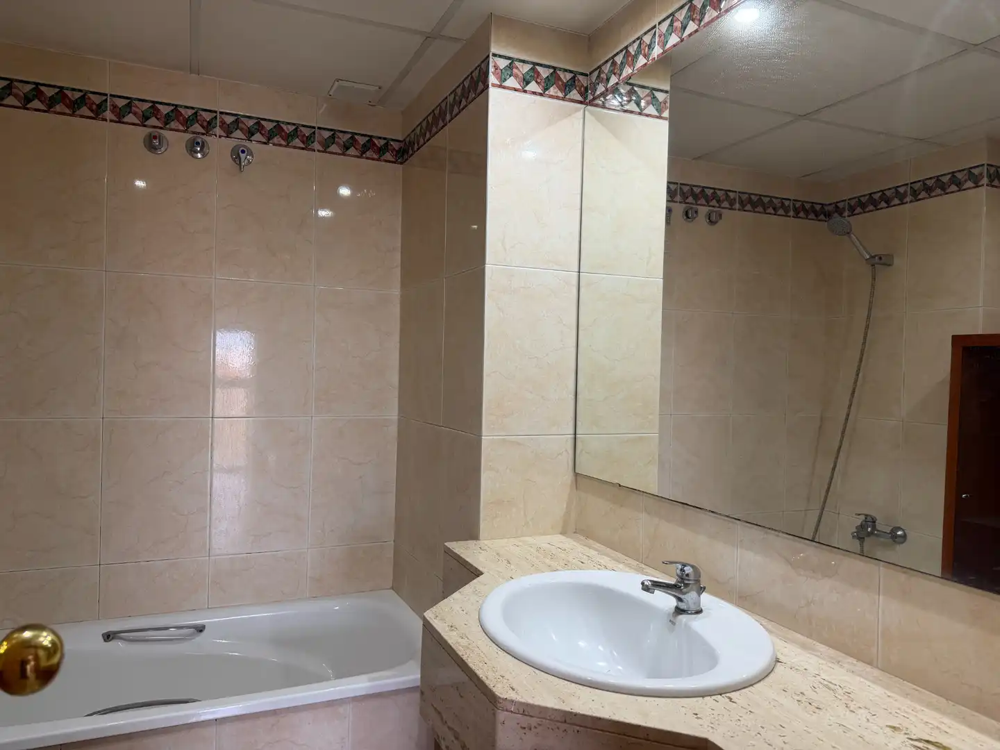 Bany de Àtic en venda en Girona amb Aire condicionat, Calefacció i Parquet