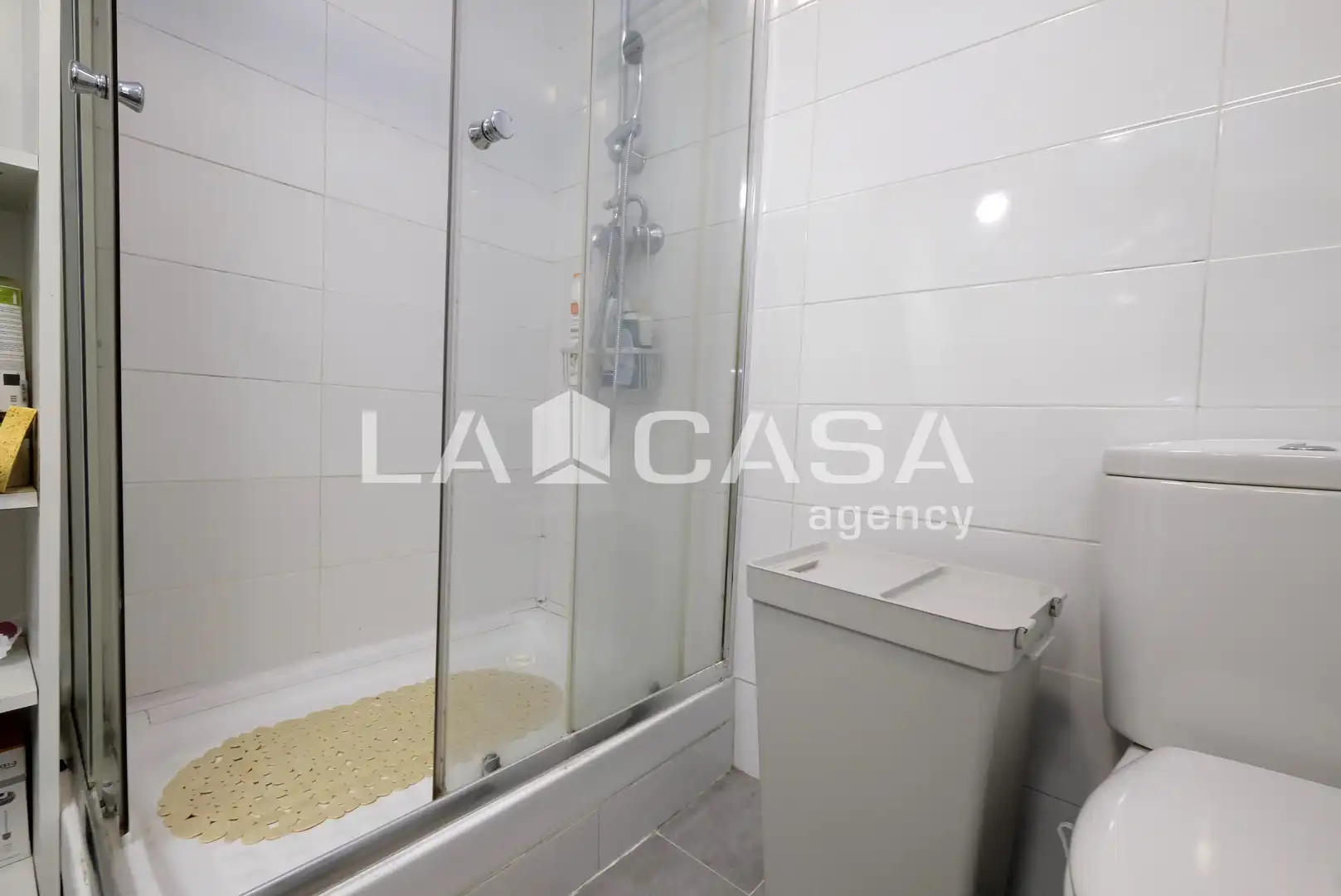 Bathroom of Flat for sale in Barcelona  with Heating