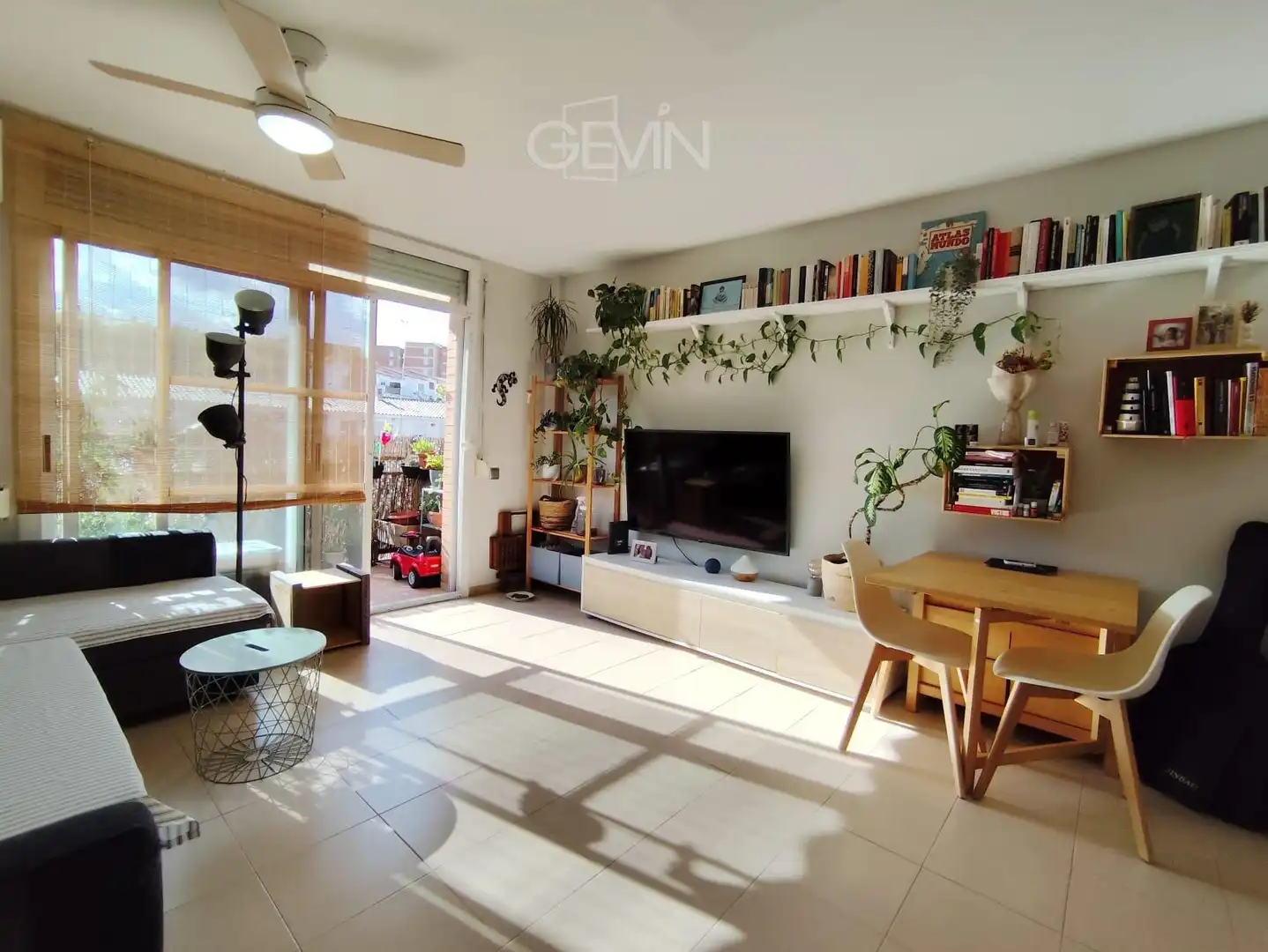 Sala de estar de Piso en venta en Santa Perpètua de Mogoda con Aire acondicionado, Trastero y Balcón