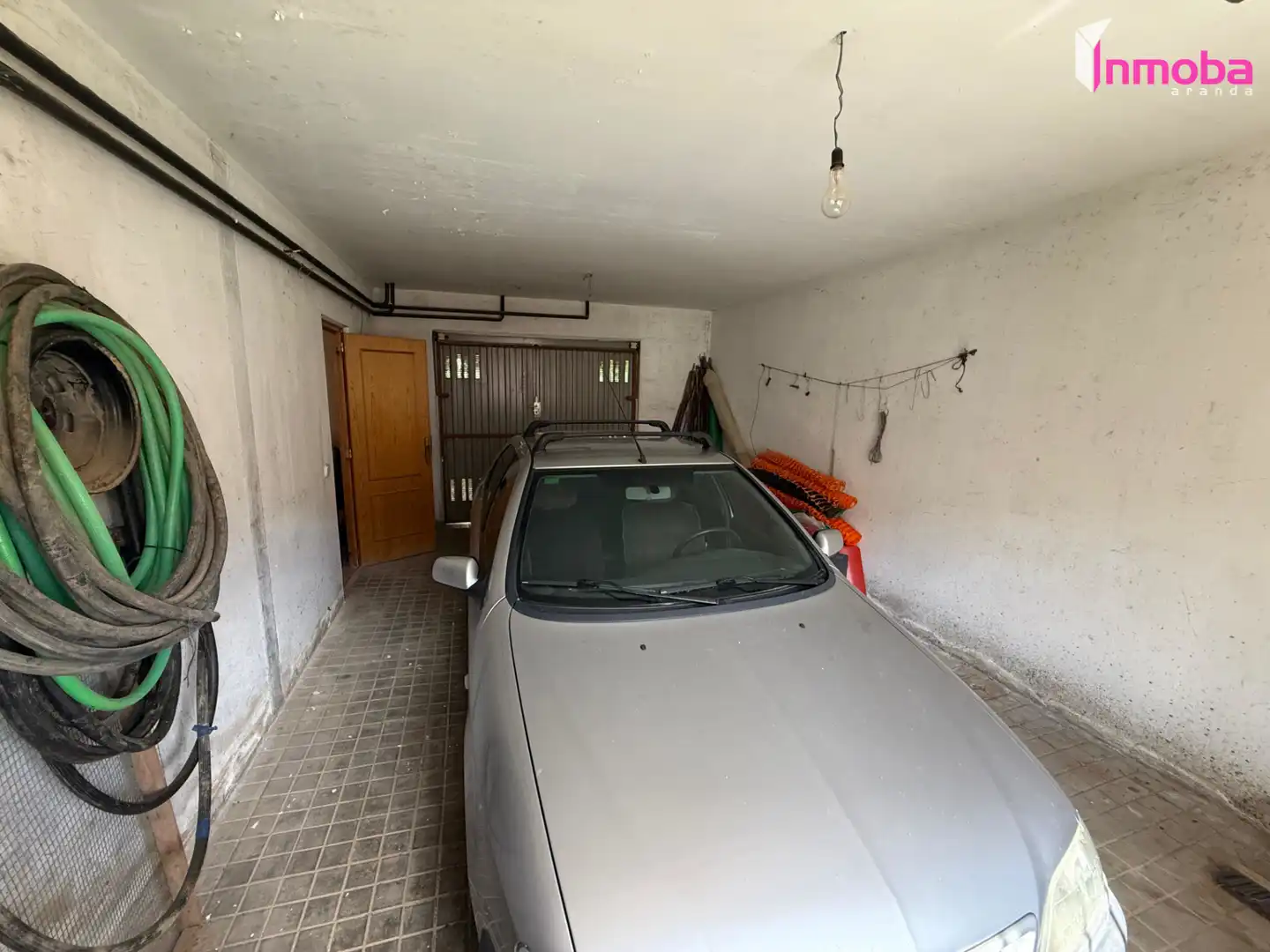 Aparcament de Casa o xalet en venda en Fuentespina amb Calefacció, Jardí privat i Terrassa