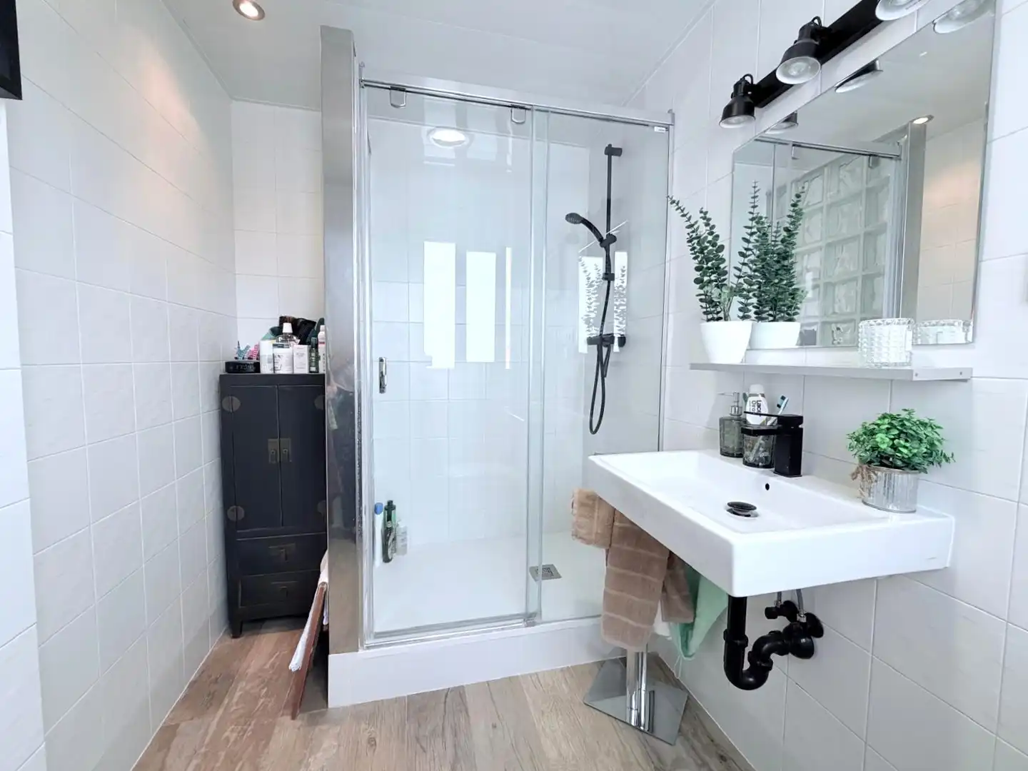 Badezimmer von Wohnung zum Verkauf in Terrassa mit Parkett und Terrasse
