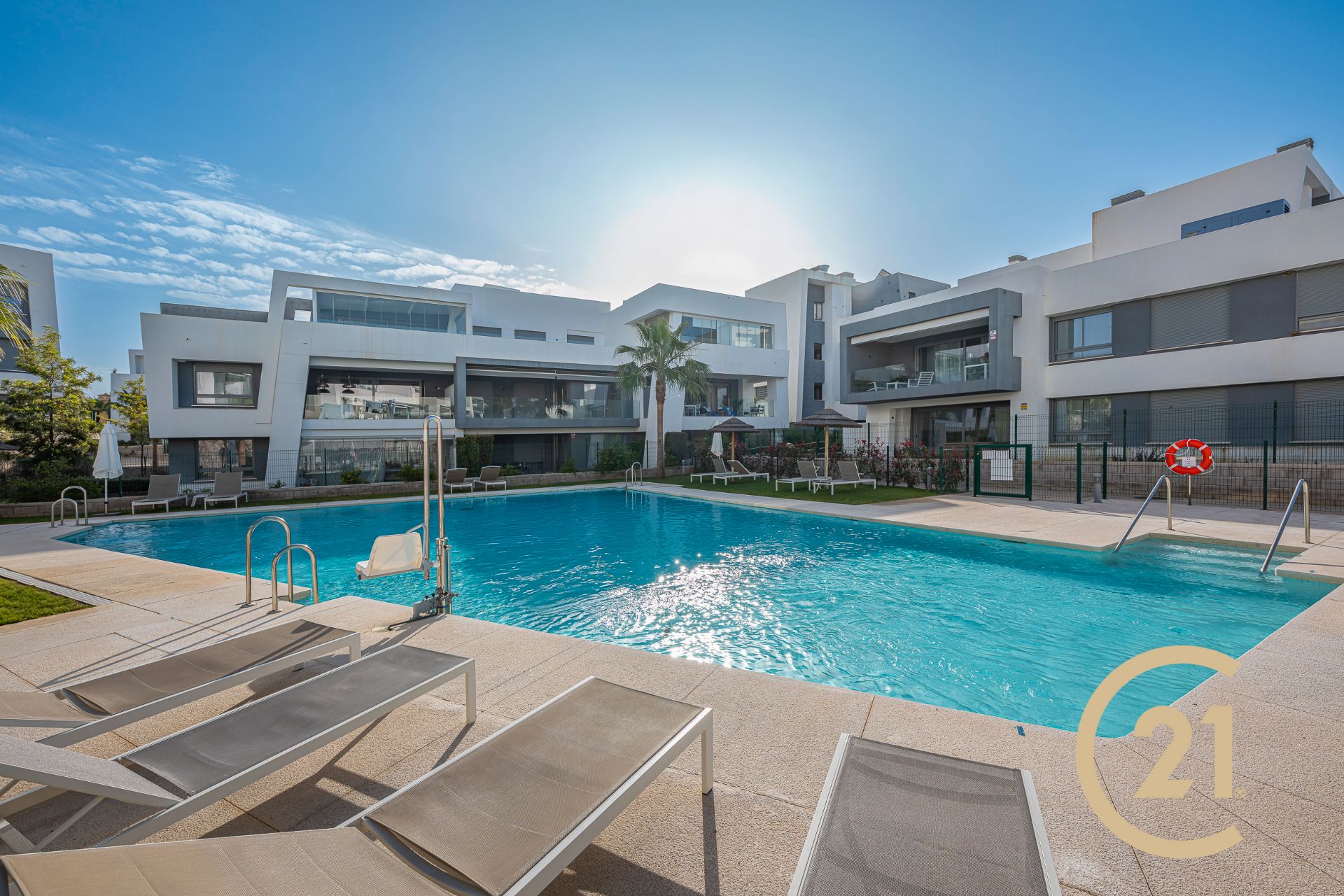 Swimming pool of Planta baja for sale in Estepona  with Air Conditioner, Private garden and Terrace